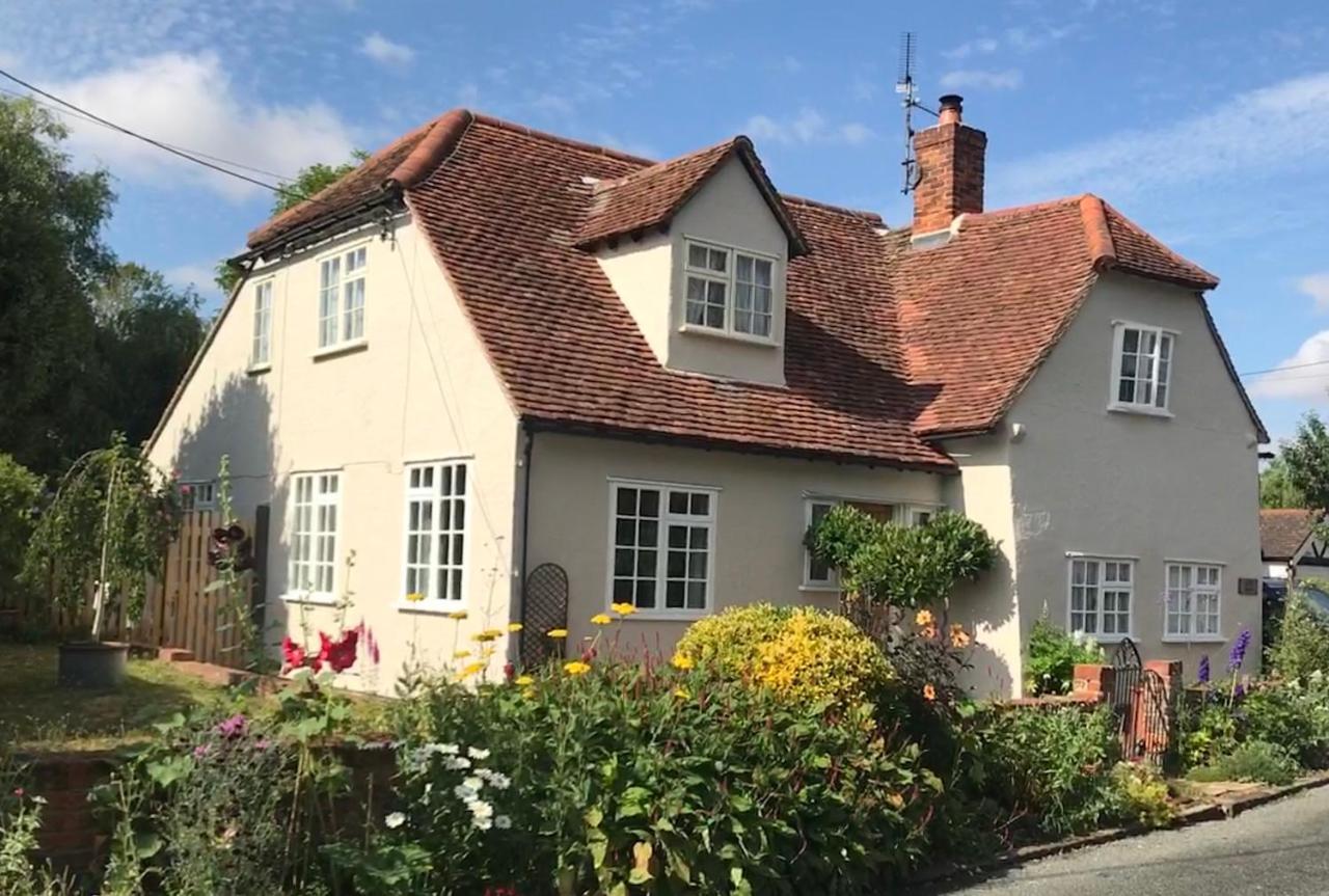 Corner House Luxury Bnb Little Dunmow Екстериор снимка