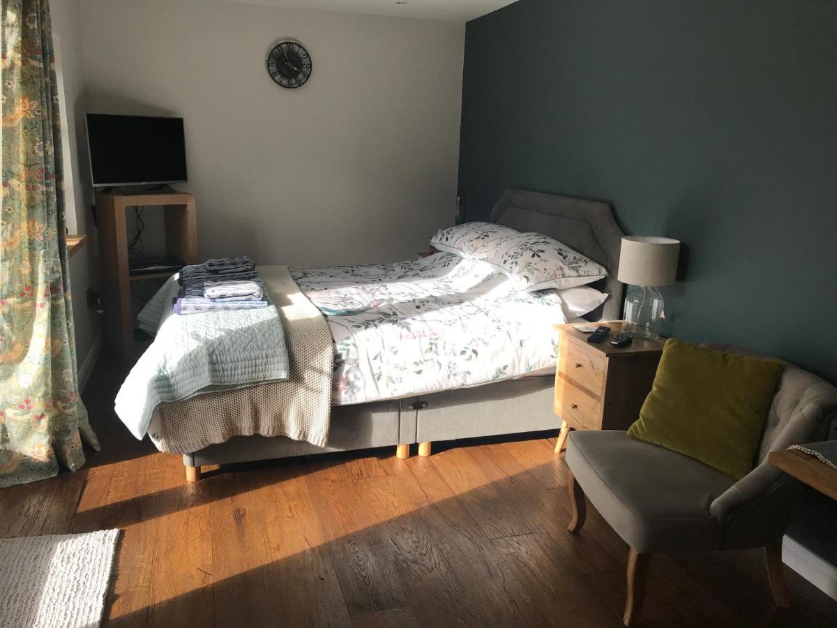 Corner House Luxury Bnb Little Dunmow Екстериор снимка