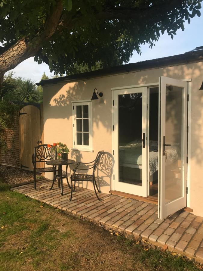 Corner House Luxury Bnb Little Dunmow Екстериор снимка