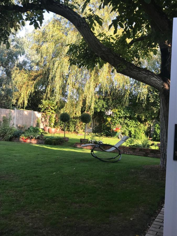Corner House Luxury Bnb Little Dunmow Екстериор снимка