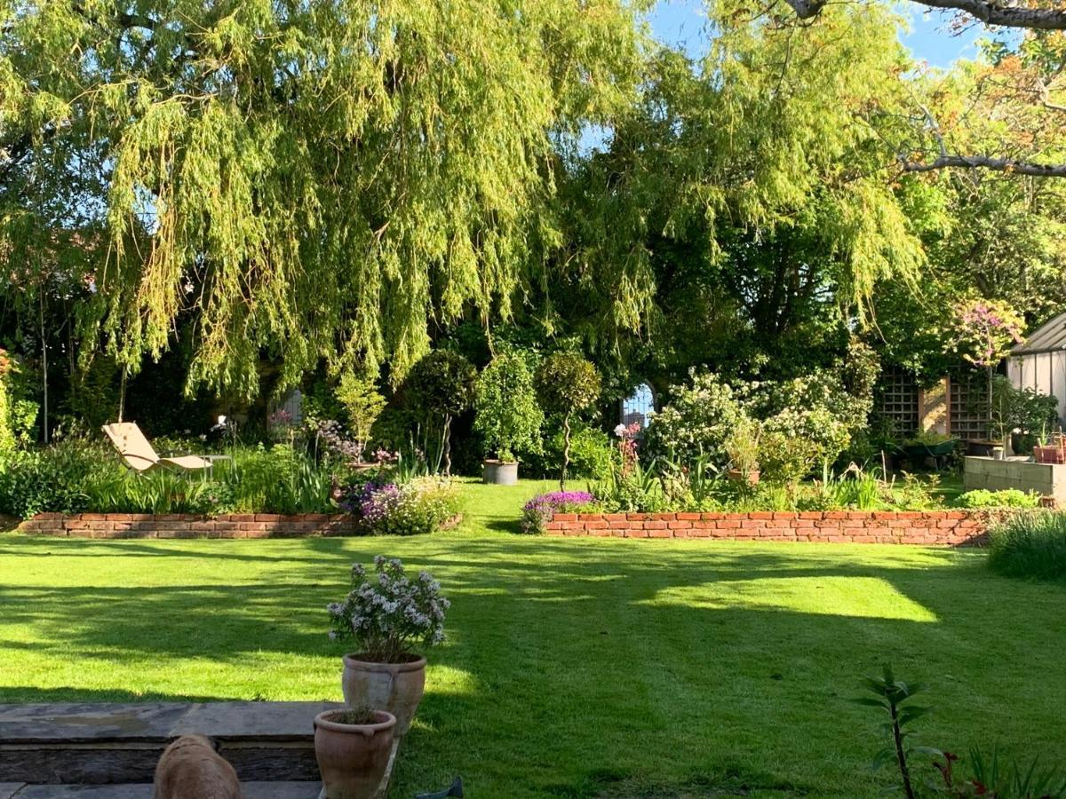 Corner House Luxury Bnb Little Dunmow Екстериор снимка