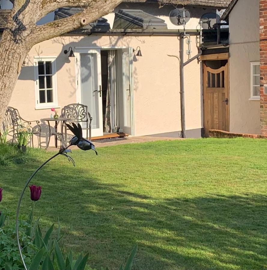 Corner House Luxury Bnb Little Dunmow Екстериор снимка