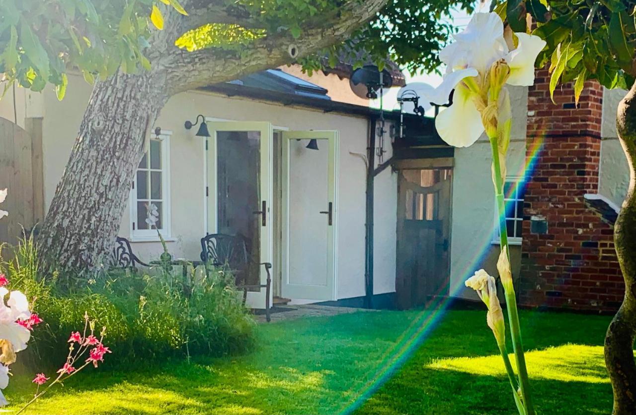 Corner House Luxury Bnb Little Dunmow Екстериор снимка